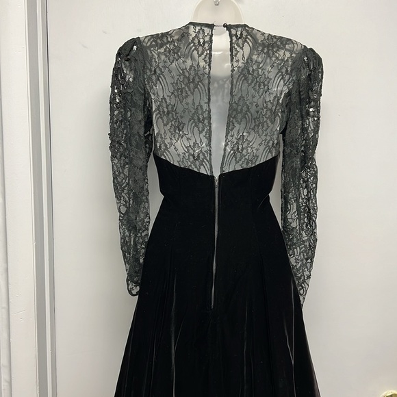 Vintage Niki Velvet and Sequined Lace Party Dress Size 8 - Picture 5 of 12